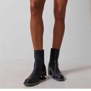 Free People Essential Chelsea Boots, black, size 7.5